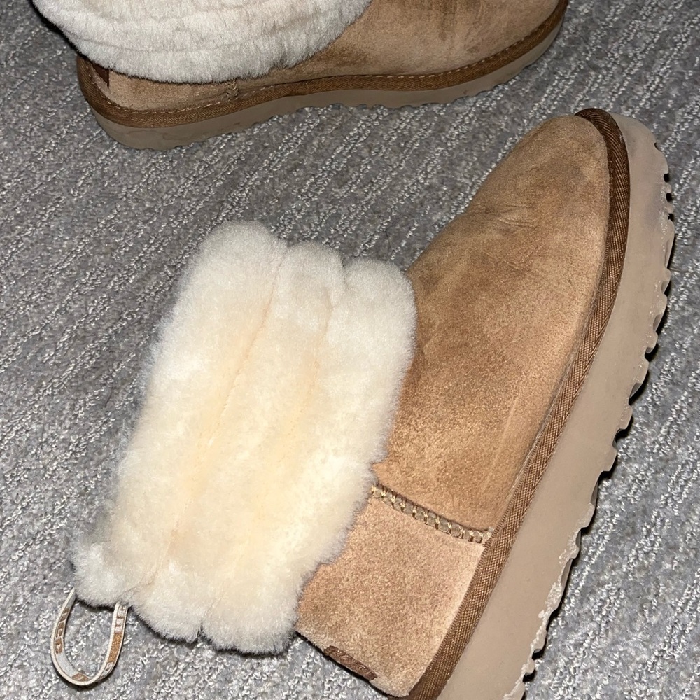 UGG Mini Chestnut x Size 5
